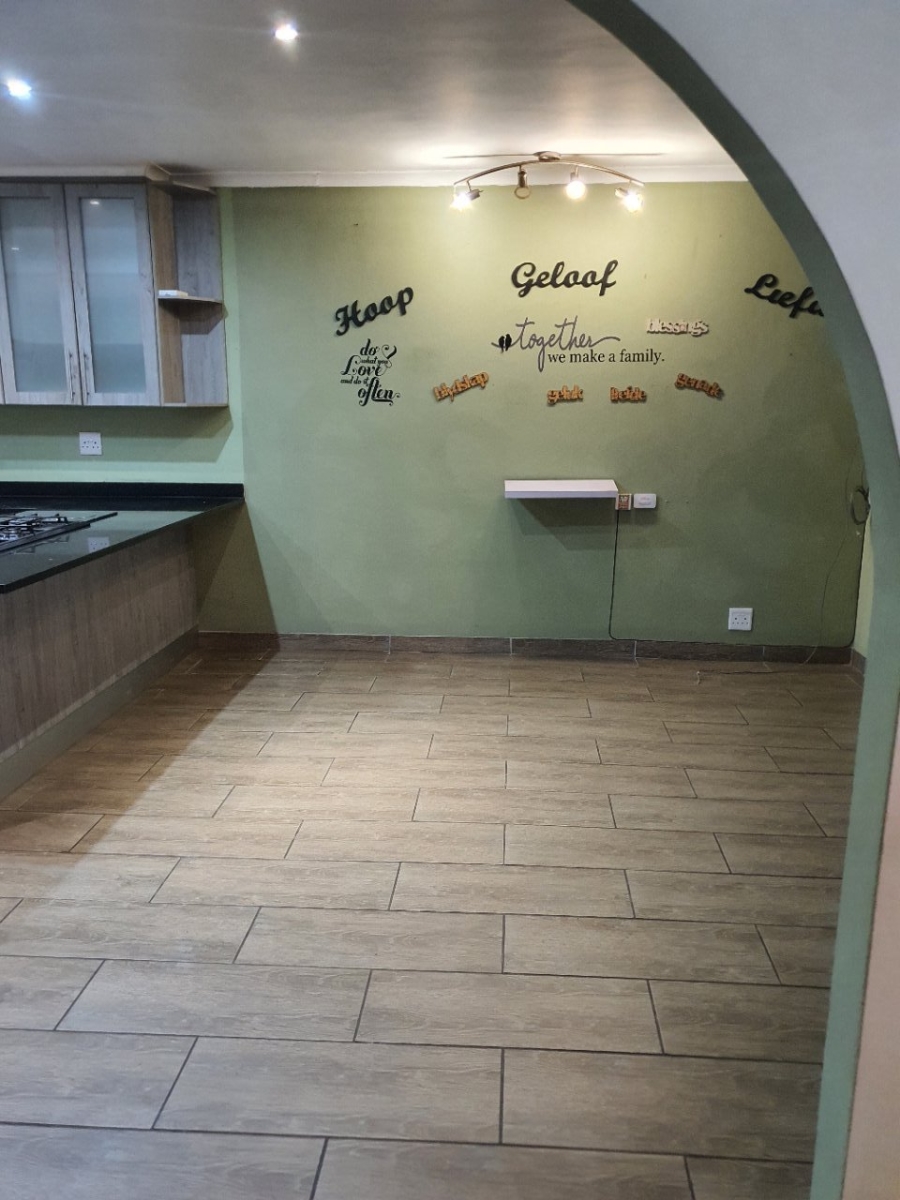 To Let 4 Bedroom Property for Rent in Azalea Park Eastern Cape